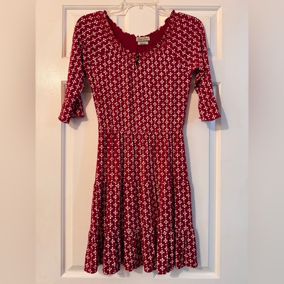 Lucky Brand Dresses & Skirts - Lucky Brand Red Floral Dress with Elbow Flutter Sleeves Stretchy Ruffle Hem EUC